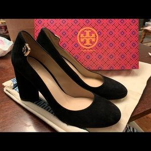 Tory Burch Black Elizabeth Suede Pump